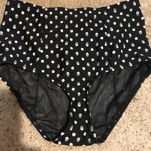 Torrid Size 0 bathing suit bottom skulls